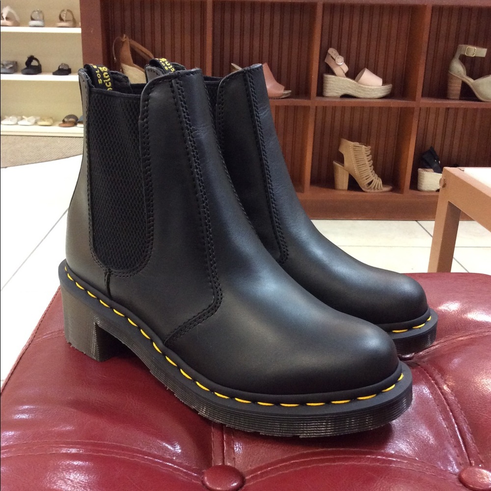 *NEW* Dr. Martens Cadence (25450001)